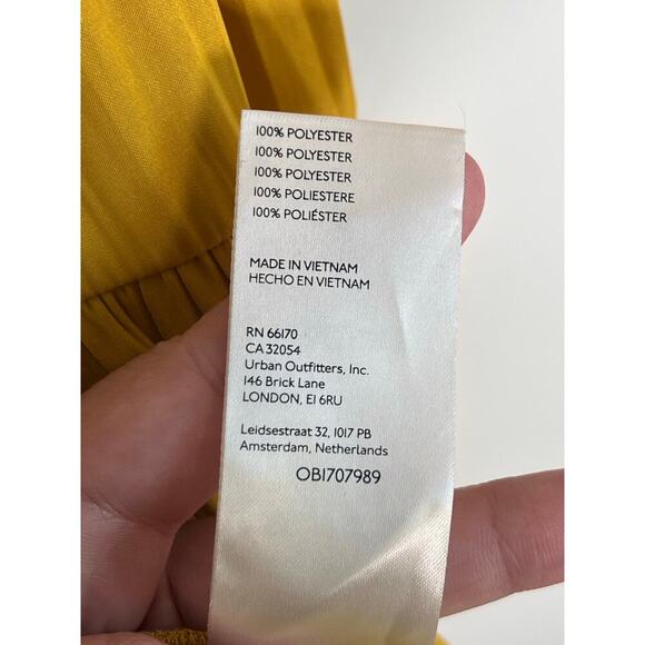 By Anthropologie Tiered Ruffle Trim Sleeveless Blouse Yellow Women's Size XL - Picture 8 of 9